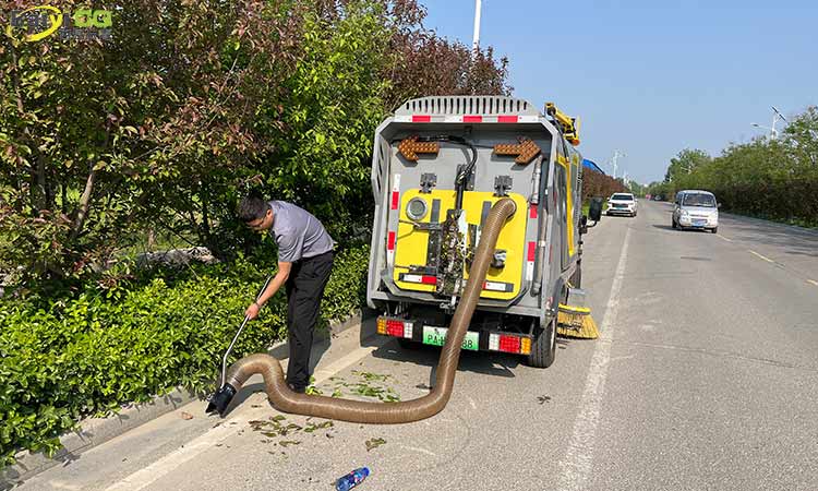 小型道路洗扫车