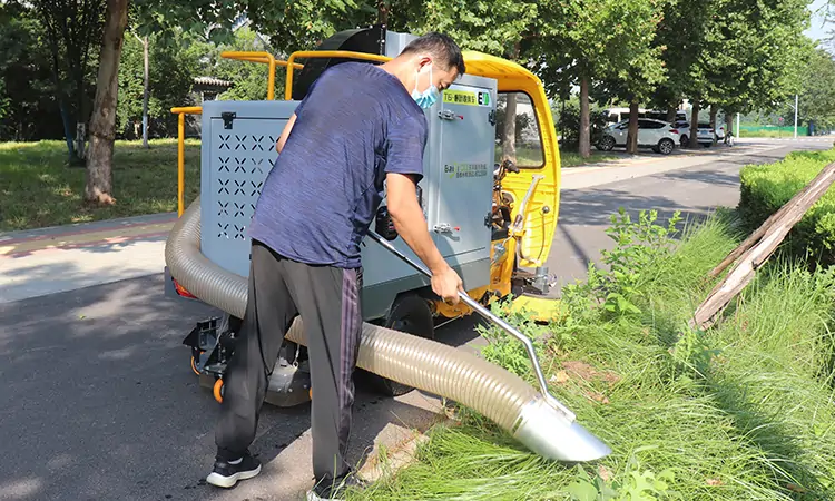 三轮树叶收集车