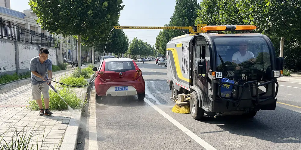 小型电动洗扫车