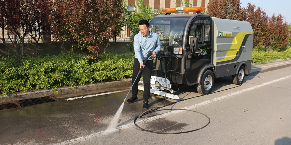 人行道高压清洗车_四轮高压清洗车_小型高压地面清洗车_环卫多功能高压冲洗车