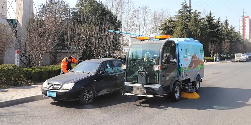 路面污渍清洁“专家”_电动洗扫车_环卫洗扫车_小型洗扫车