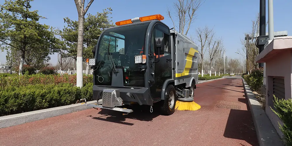 道路洗扫车_路面污渍清洁“专家”_电动洗扫车_环卫洗扫车_小型洗扫车