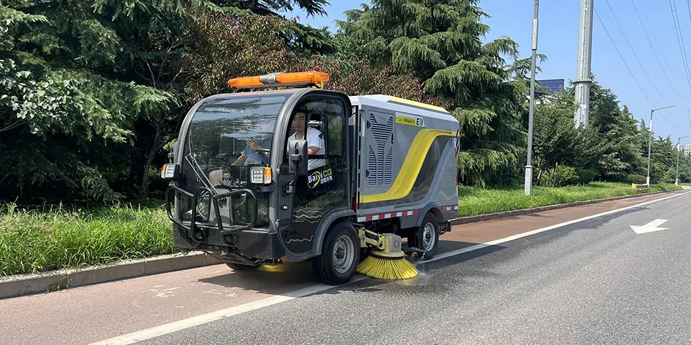 道路洗扫车_路面污渍清洁“专家”_电动洗扫车_环卫洗扫车_小型洗扫车