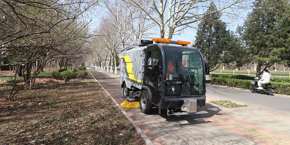 道路洗扫车_路面污渍清洁“专家”_电动洗扫车_环卫洗扫车_小型洗扫车