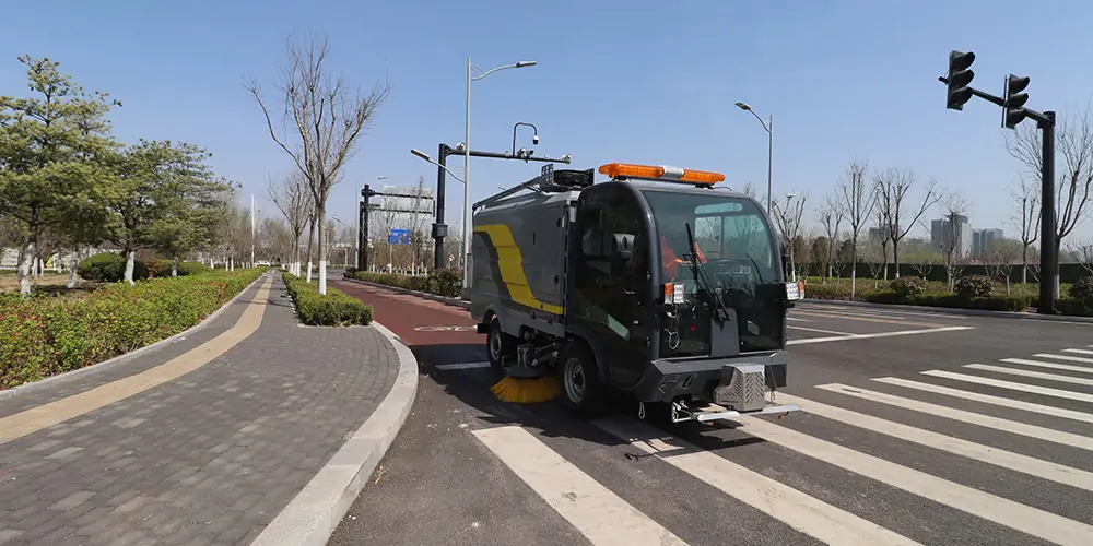 道路洗扫车_路面污渍清洁“专家”_电动洗扫车_环卫洗扫车_小型洗扫车