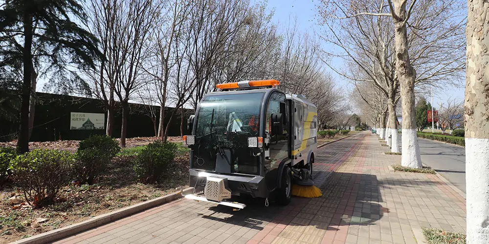 道路洗扫车_路面污渍清洁“专家”_电动洗扫车_环卫洗扫车_小型洗扫车