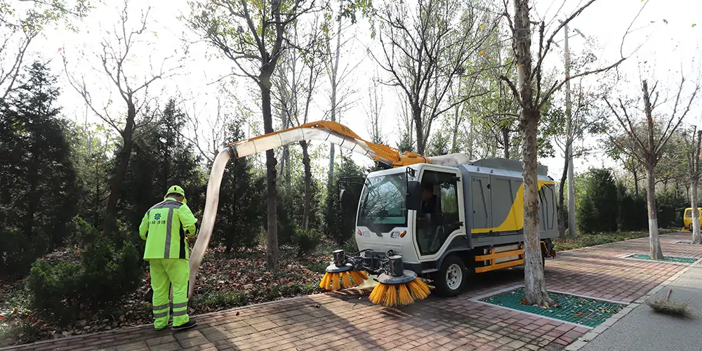 树叶收集车 多功能树叶收集车 吸树叶的机器 新型树叶收集车 电动树叶专用收集车 树叶收集一体车 吸入式树叶收集车