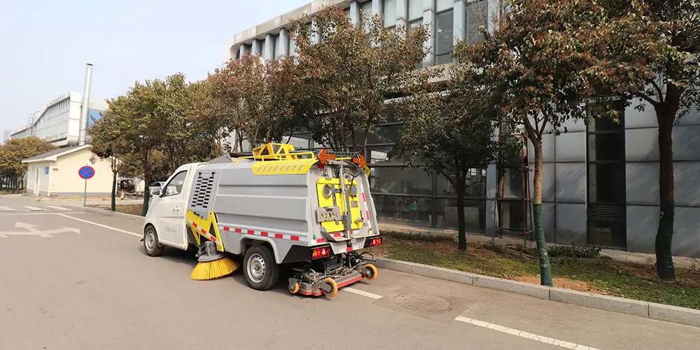 电动小型洗扫车 小型电动环卫洗扫车 小型电动洗扫一体车 新型纯电动洗扫车 全封闭电动洗扫一体车