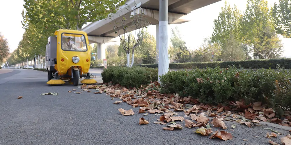 三轮车树叶收集机 吸入式树叶收集车 电动三轮车树叶收集器 树叶收集器车 三轮树叶收集车 林场专用树叶收集车