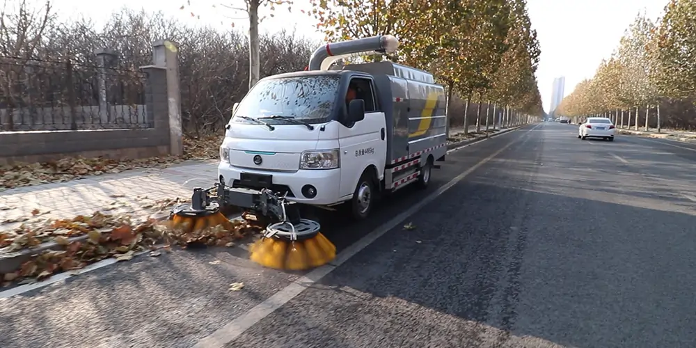 新能源树叶收集车 新能源多功能树叶收集车 新能源吸树叶的机器 新能源新型树叶收集车