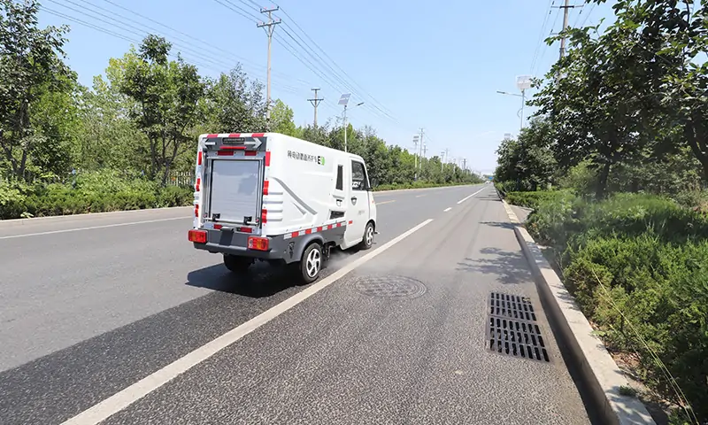 新能源高压清洗车：城市道路养护的绿色新选择